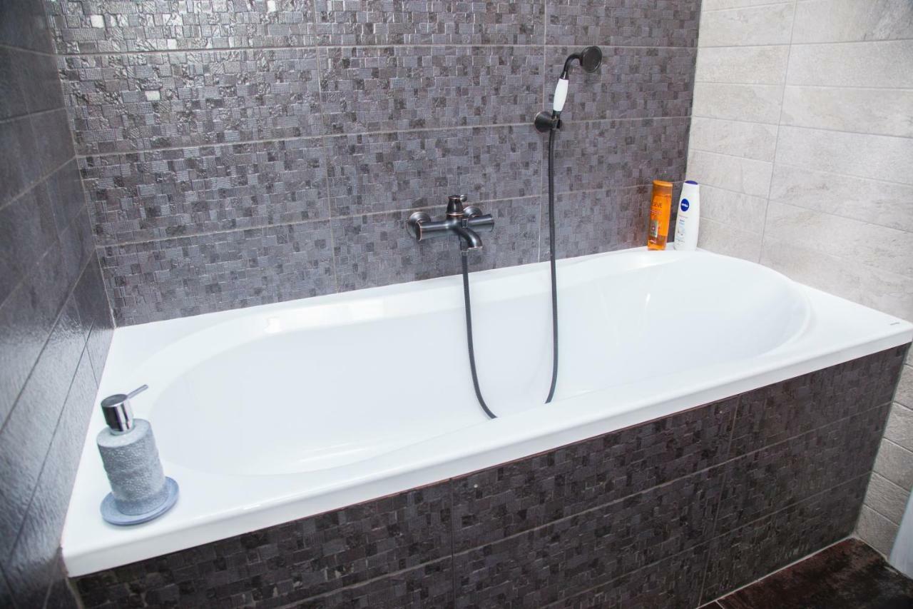 Vip Apartment On Lobanovskogo 19 Street Zaporizhia Exterior foto